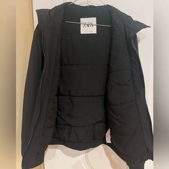 Zara Men light rain jacket hooded with zipper black size M